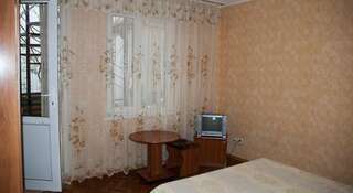 Гостевой дом Мини-отель «Невский» Архипо-Осиповка Бюджетный двухместный номер с 1 кроватью или 2 отдельными кроватями-2