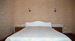 Гостевой дом Мини-отель «Невский» Архипо-Осиповка Бюджетный двухместный номер с 1 кроватью или 2 отдельными кроватями-3