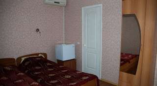 Гостевой дом Мини-отель «Невский» Архипо-Осиповка Стандартный двухместный номер с 1 кроватью или 2 отдельными кроватями-6