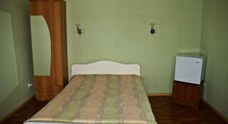 Гостевой дом Мини-отель «Невский» Архипо-Осиповка Стандартный двухместный номер с 1 кроватью или 2 отдельными кроватями-4