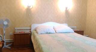 Гостевой дом Мини-отель «Невский» Архипо-Осиповка Стандартный двухместный номер с 1 кроватью или 2 отдельными кроватями-9